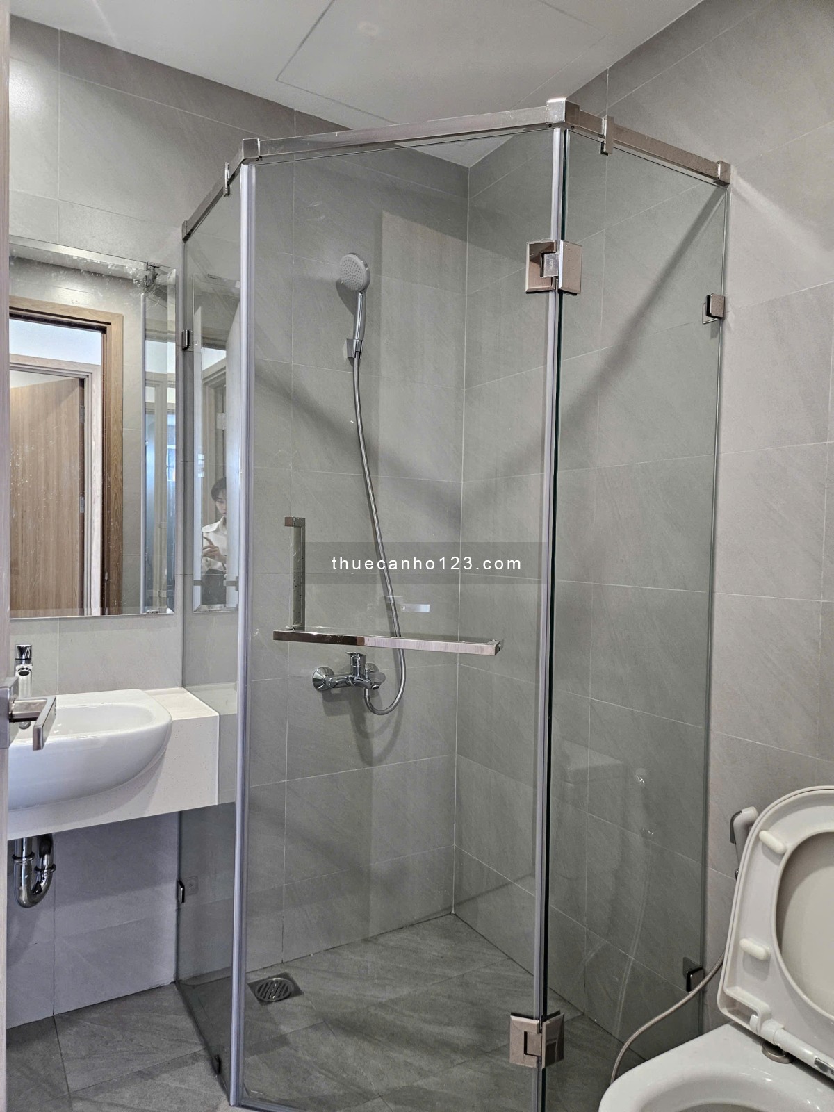 Căn hộ gia đình 3PN 3WC, MT Eastmark quận 9 có rèm máy lạnh.. nội thất nhà mới ở liền