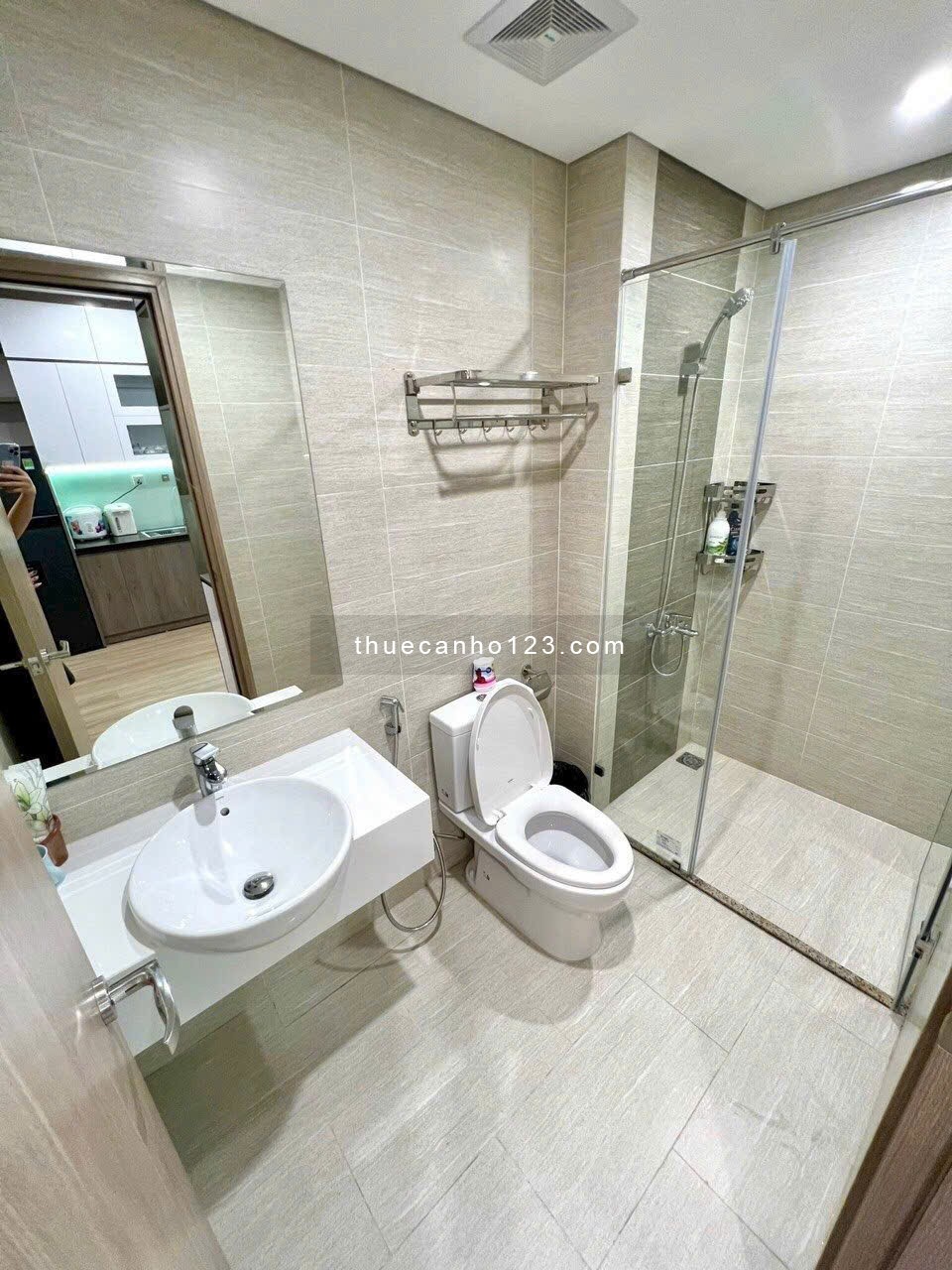 Cho thuê Vin Smart City - Studio 6Tr - 1 PN 7,5tr- 2PN 8,5tr, alo em 0931.68.36.79 xem nhà thực tế.