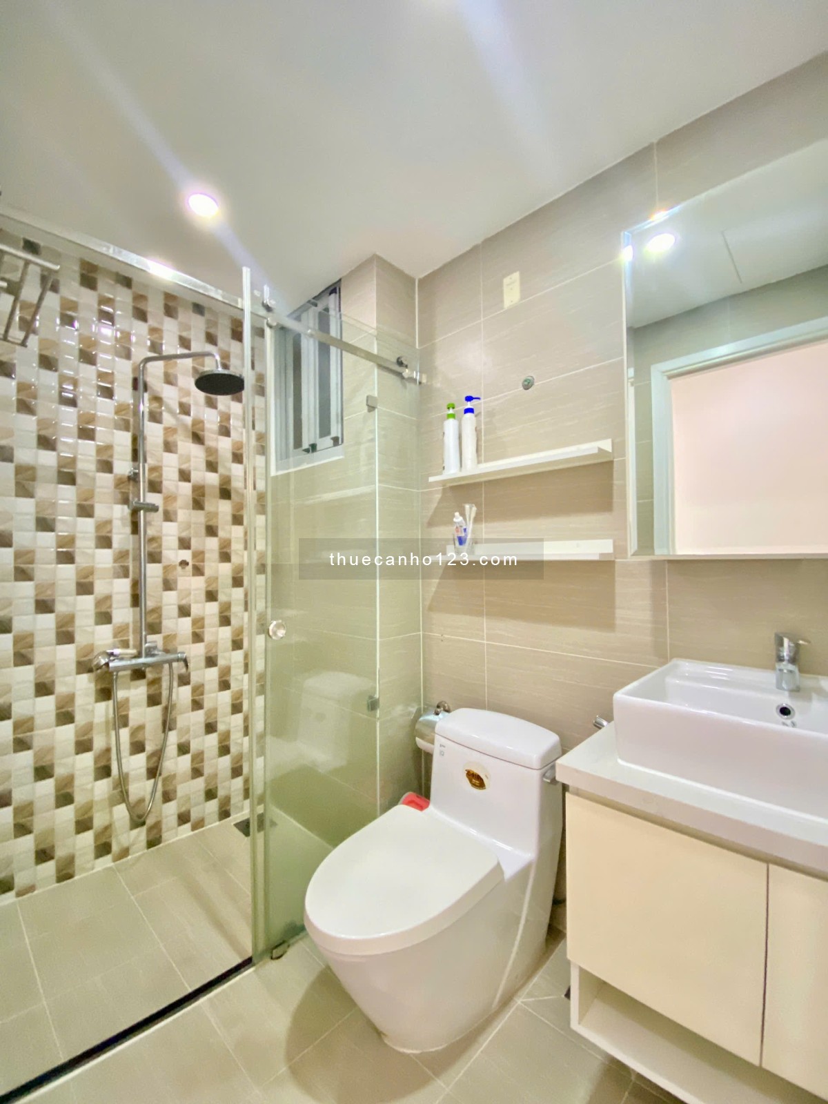 Cho thuê căn hộ CC 2 PN nội thất đẹp, giá 18 triệu ở Scenic valley1, PMH, Q7, HCM