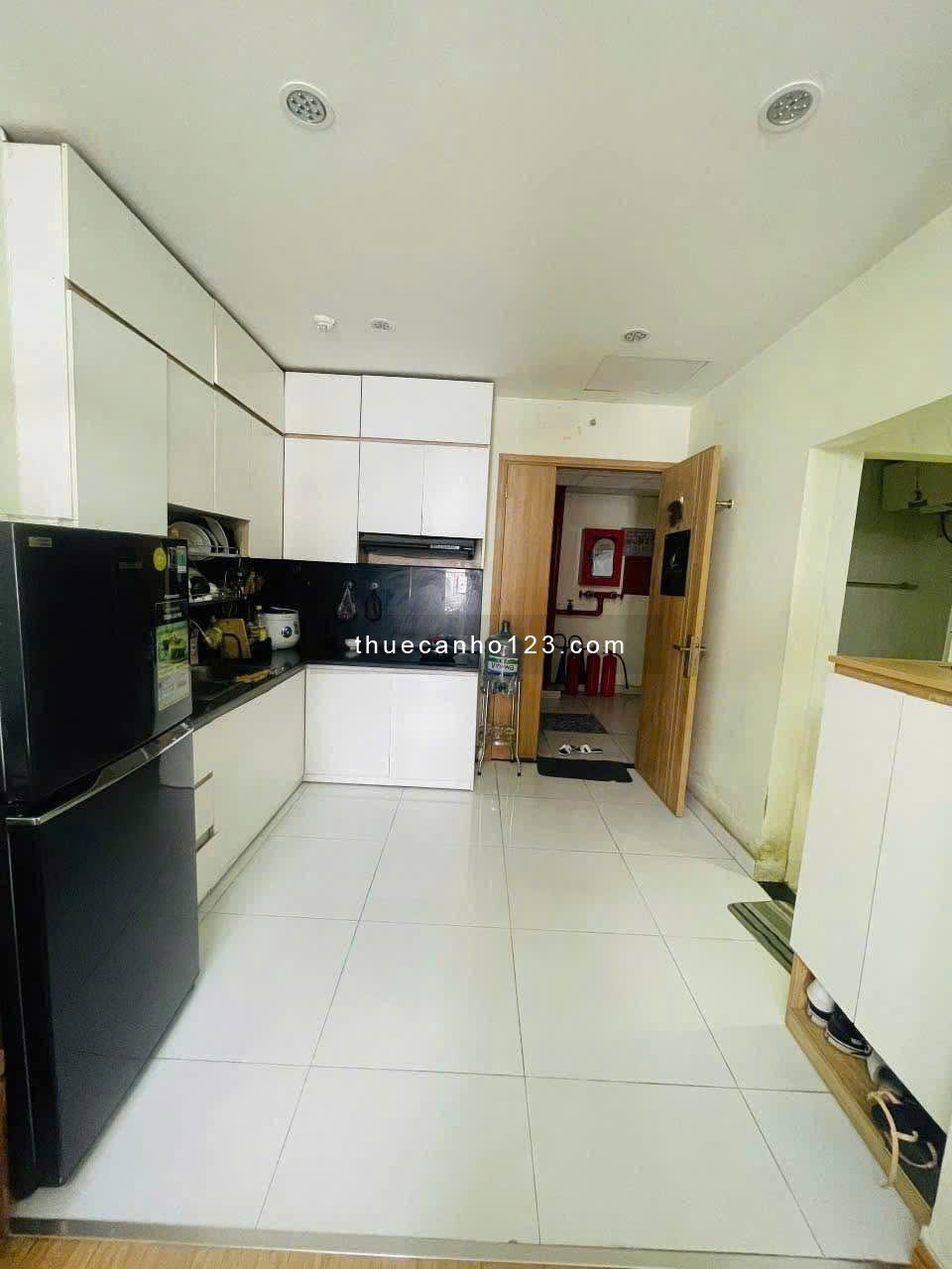 Chung cư D5, Đường D5, P25, BT: 3p ngủ, nhà mới, nội thất đẹp 17tr/tháng