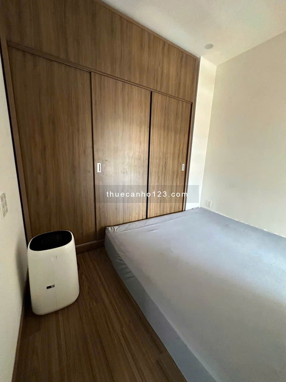 Chung cư D5, Đường D5, P25, BT: 3p ngủ, nhà mới, nội thất đẹp 17tr/tháng