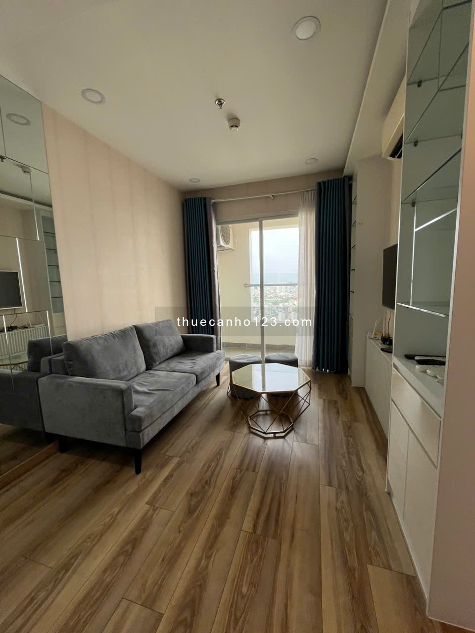 Cho Thuê Căn Hộ 2 Phòng Ngủ Đầy Đủ Tiện Nghi TERRA ROYAL Nam Kỳ Khởi Nghĩa Quân 3 -0906.887.586 Quân