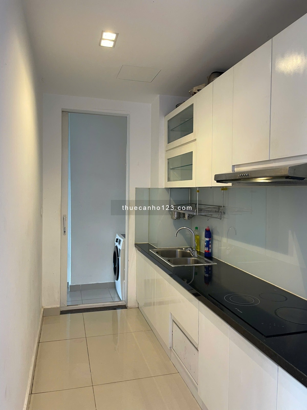 Cho thuê căn 2 phòng ngủ Sky Center Phổ Quang - Diện tích 75m2 GIÁ 16TR/tháng LH 0906.887.586 Quân