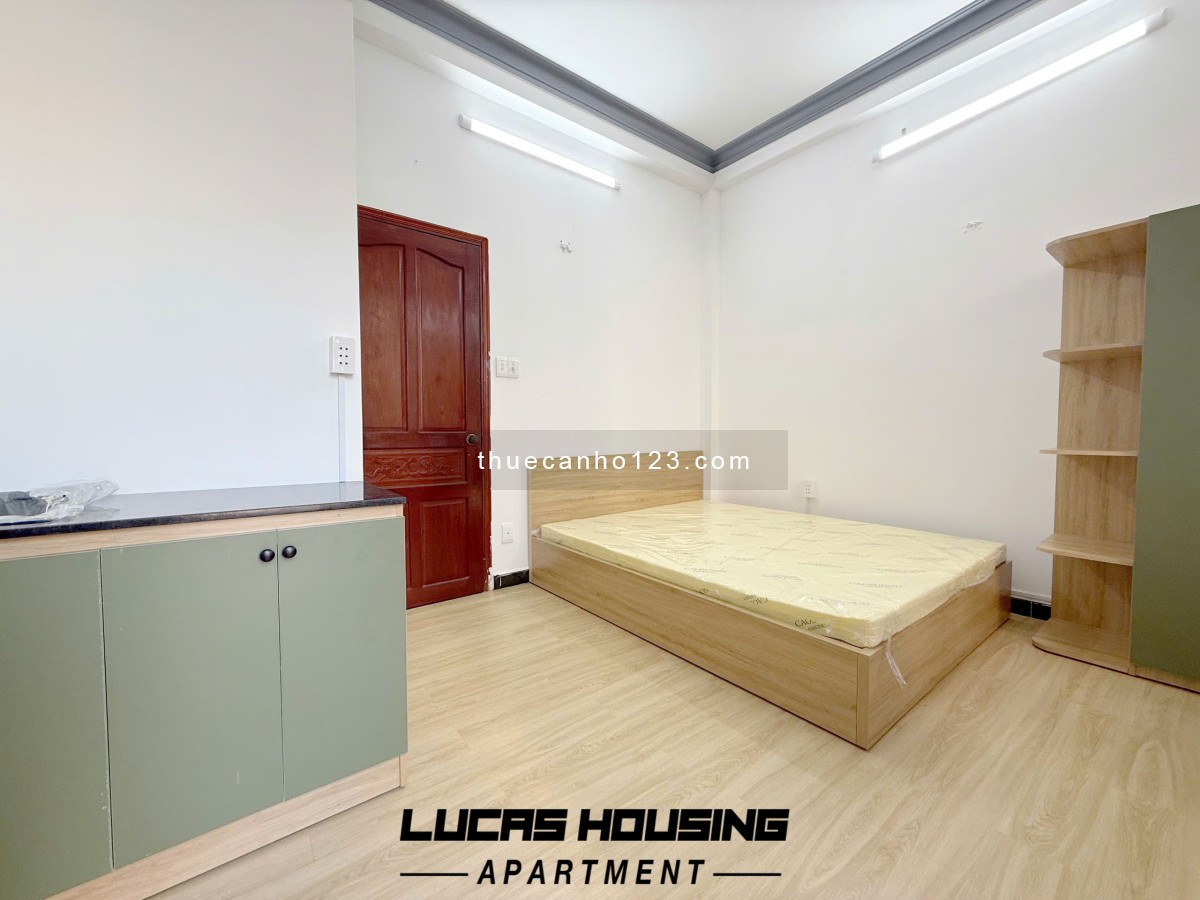 Cho thuê phòng dạng studio, có ban công Bếp xa giườngGần chợ, siêu thị mini, khu ăn uống,...