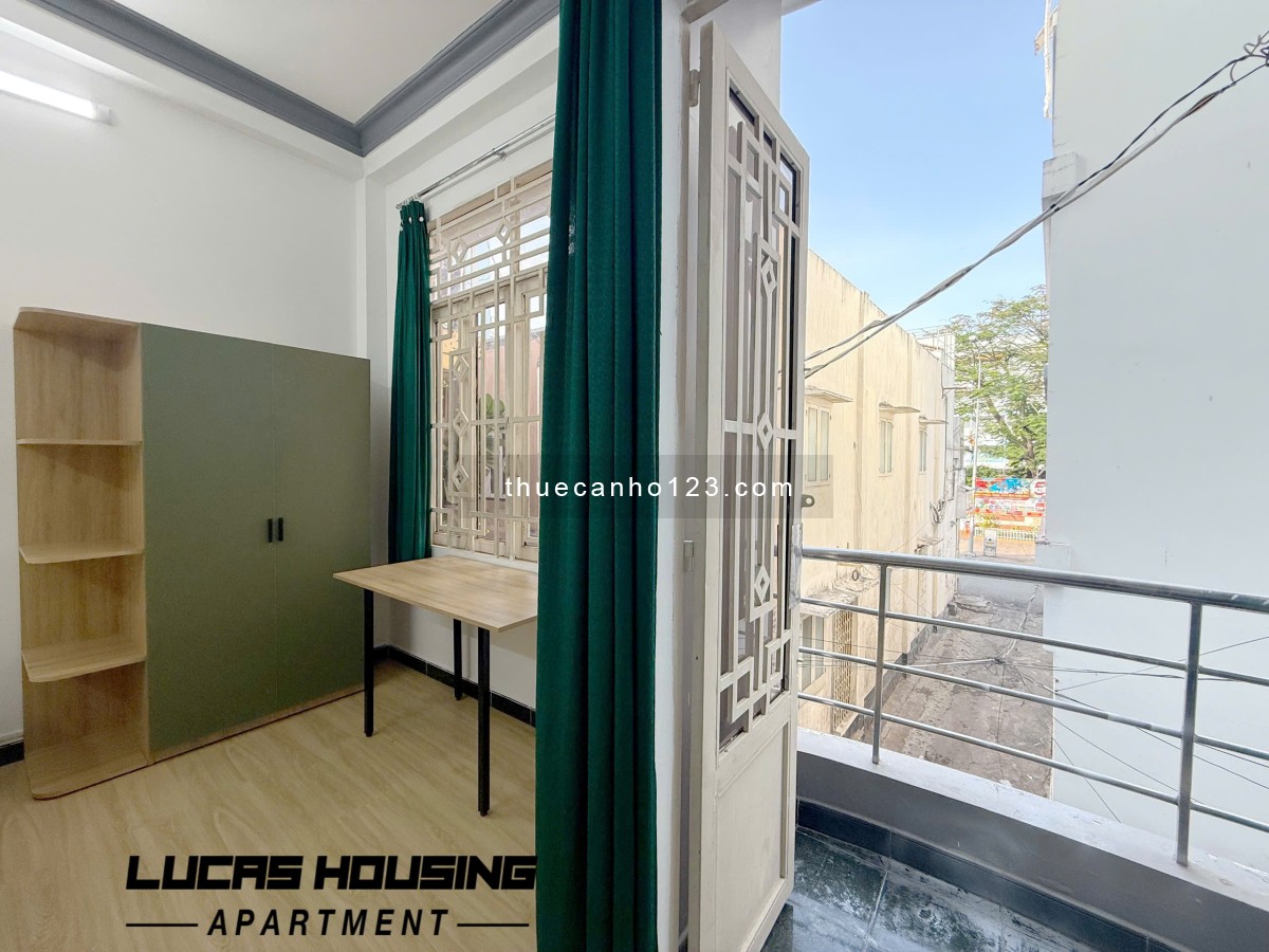Cho thuê phòng dạng studio, có ban công Bếp xa giườngGần chợ, siêu thị mini, khu ăn uống,...