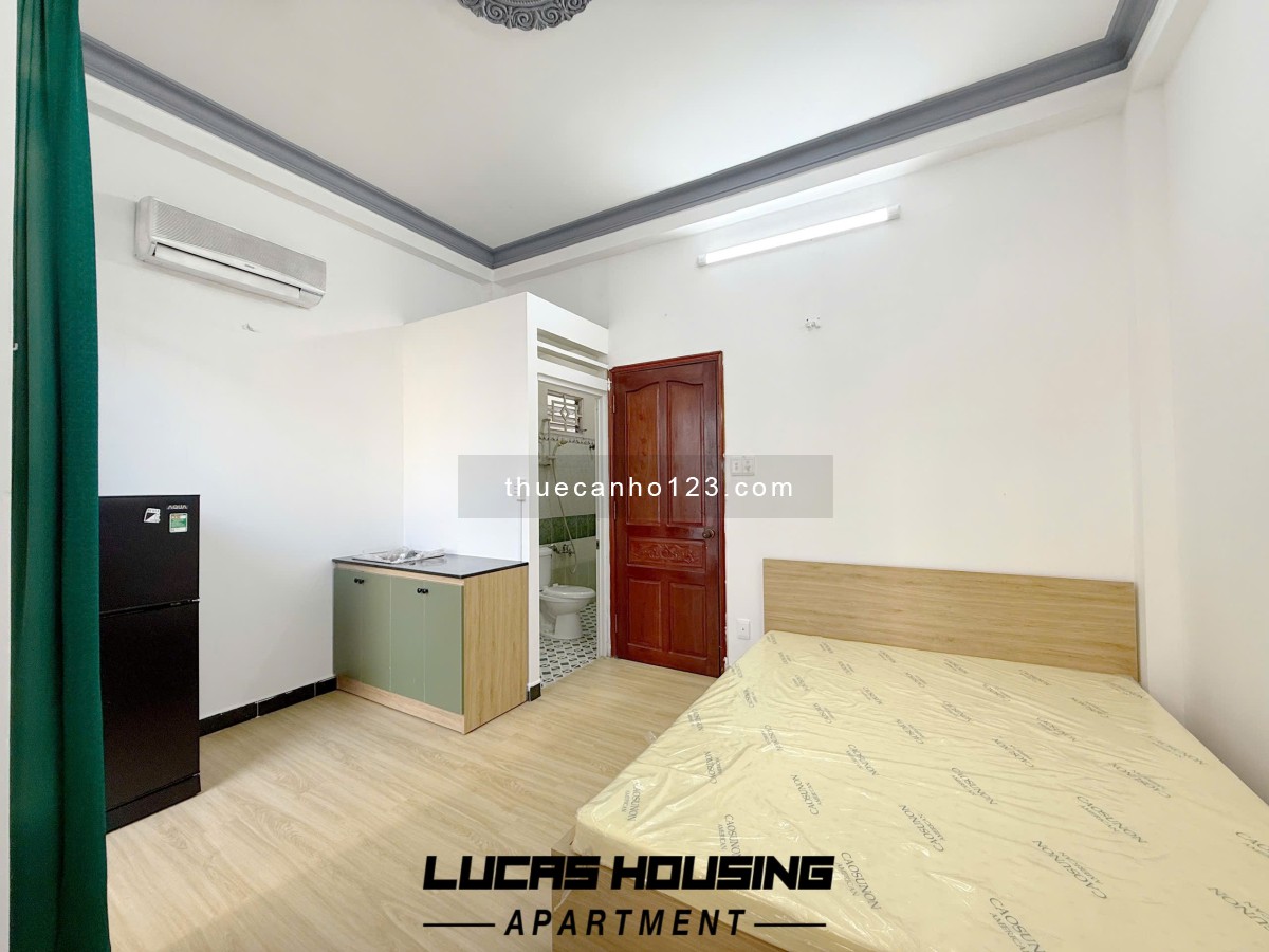 Cho thuê phòng dạng studio, có ban công Bếp xa giườngGần chợ, siêu thị mini, khu ăn uống,...