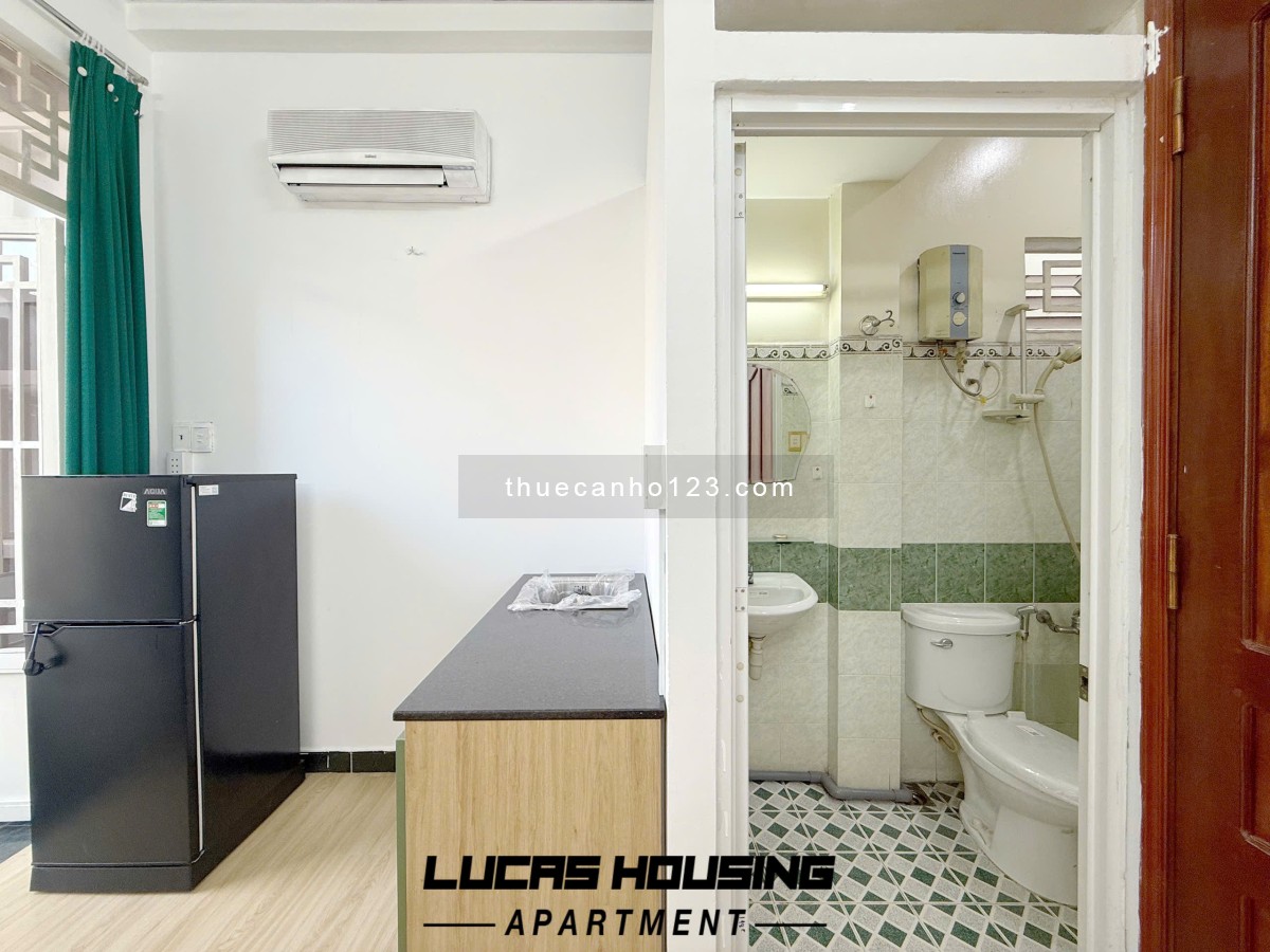 Cho thuê phòng dạng studio, có ban công Bếp xa giườngGần chợ, siêu thị mini, khu ăn uống,...