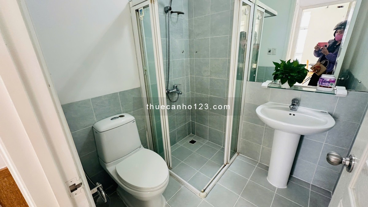 Cho thuê căn hộ sky garden 2, DT 71m2, TK 2PN, full nội thất đẹp, giá 12 triệu, PMH, Q7, HCM