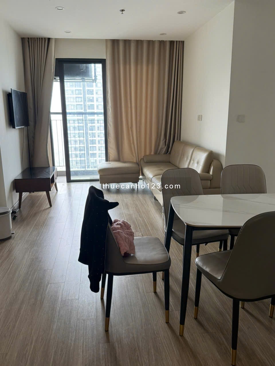 Cho thuê hộ gia đình 3PN, full đồ, Khu GS, giá 13tr/1 tháng, LH :035.995.4942