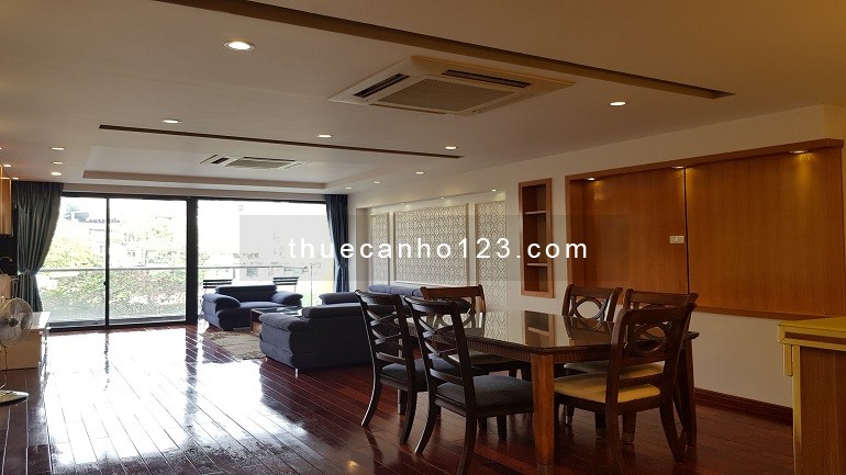 Cho thuê căn hộ dịch vụ tại Yên Phụ, Tây Hồ, 240m2, 3PN, ban công, view hồ, đầy đủ nội thất đẹp
