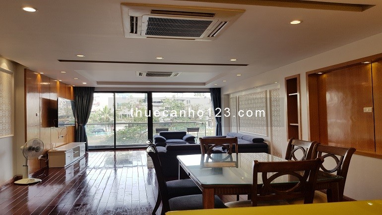 Cho thuê căn hộ dịch vụ tại Yên Phụ, Tây Hồ, 240m2, 3PN, ban công, view hồ, đầy đủ nội thất đẹp