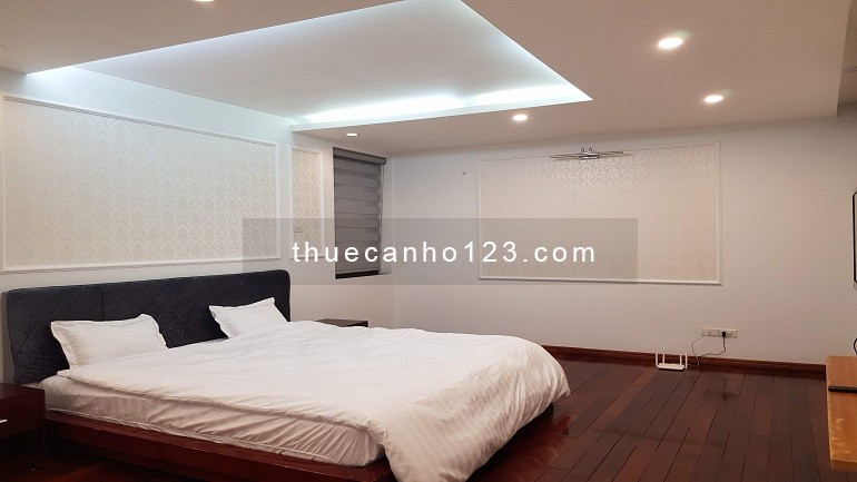 Cho thuê căn hộ dịch vụ tại Yên Phụ, Tây Hồ, 240m2, 3PN, ban công, view hồ, đầy đủ nội thất đẹp