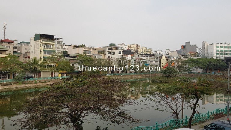 Cho thuê căn hộ dịch vụ tại Yên Phụ, Tây Hồ, 240m2, 3PN, ban công, view hồ, đầy đủ nội thất đẹp