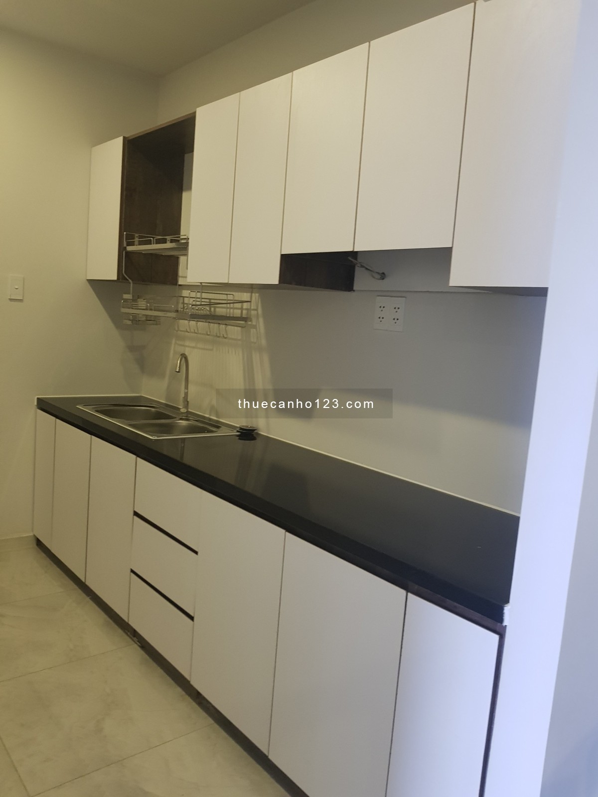 Thuê căn hộ 2 Phòng Ngủ Sun Village - Nội Thất Cơ Bản - GIÁ 13TR - 0906.887.586 Quân