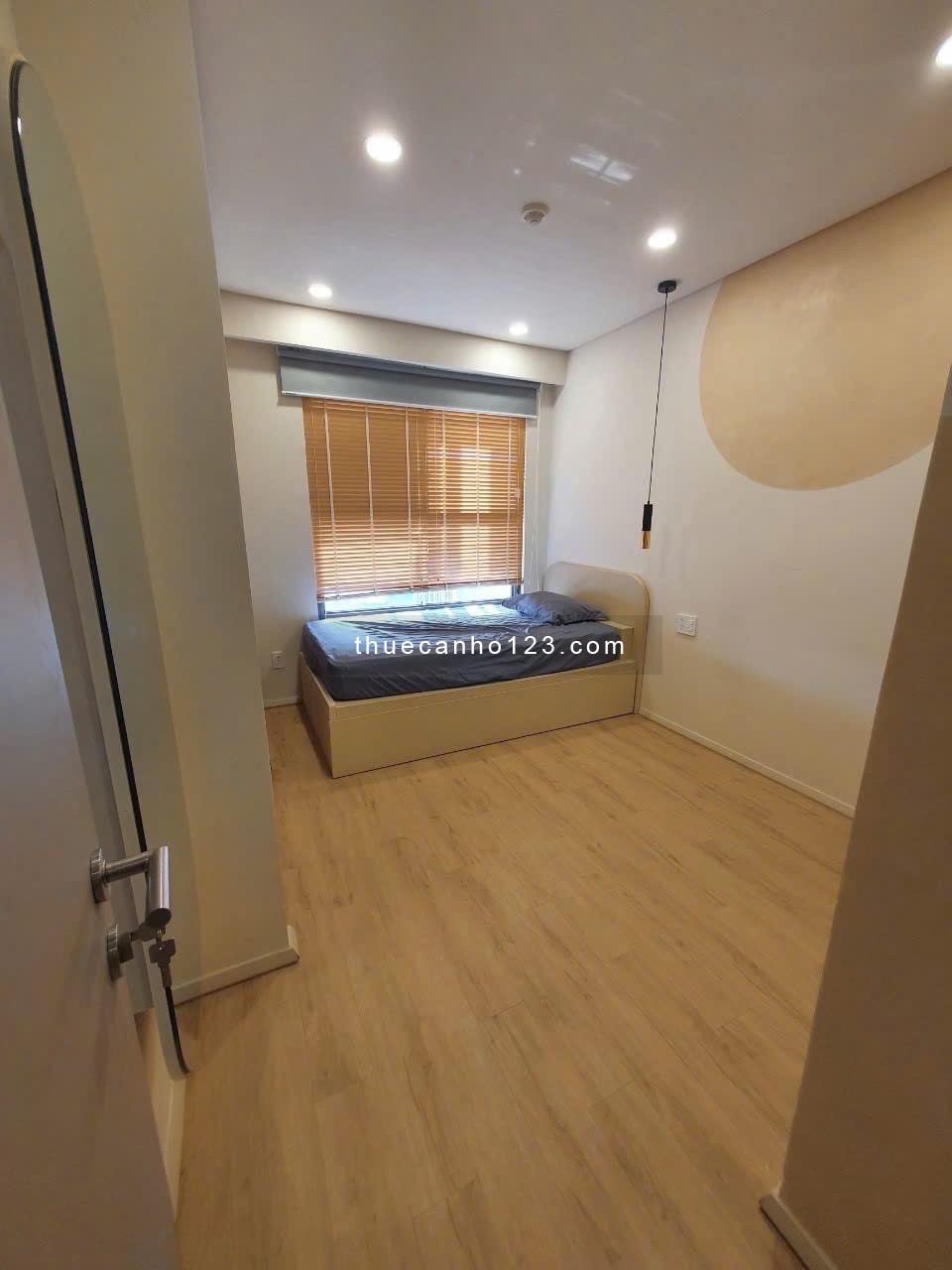 Chính chủ cho thuê CH cao cấp Saigon Pavillon DT: 74 m2, 2PN, Giá thuê 24tr/tháng