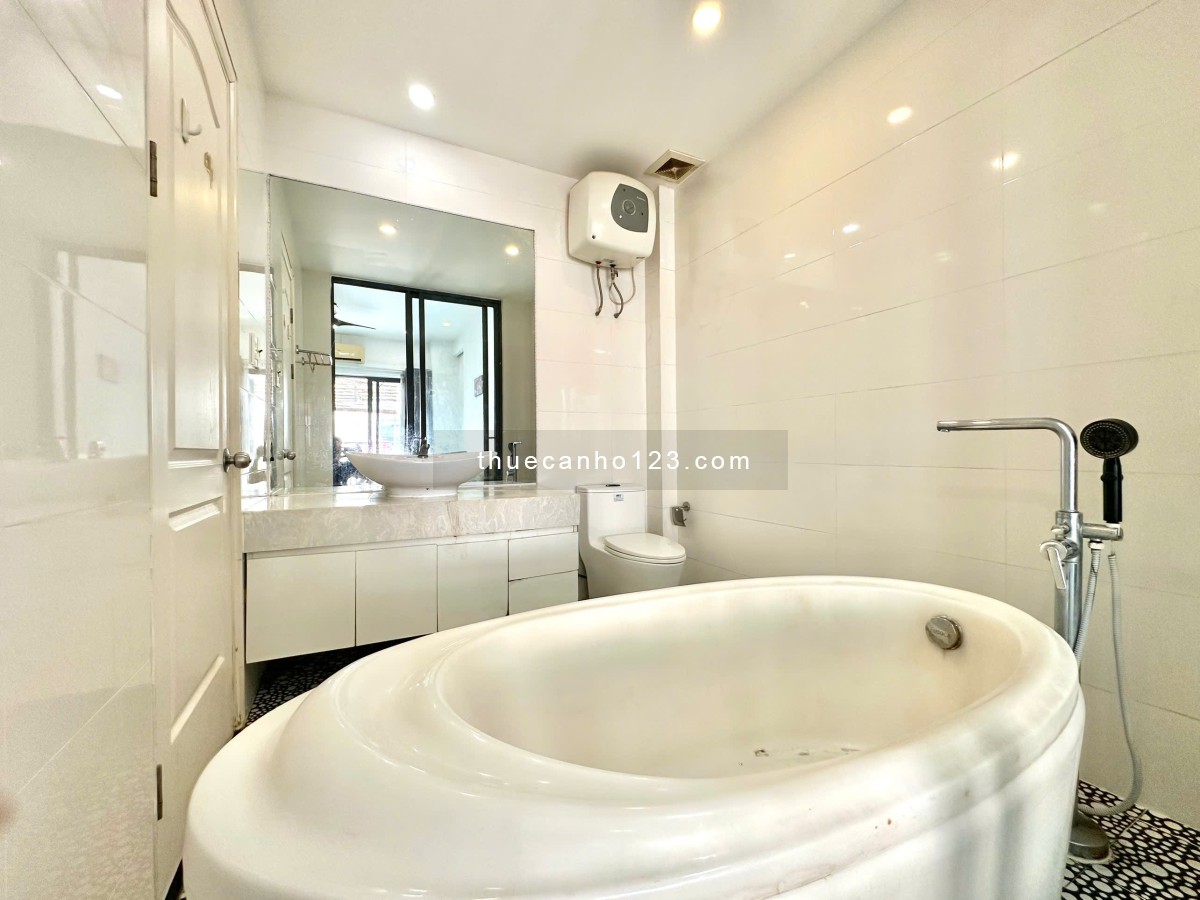 Cho Thuê Penthouse Siêu Sang Tại Thảo Điền Sân Vườn Rộng - Chill. Giá cực tốt