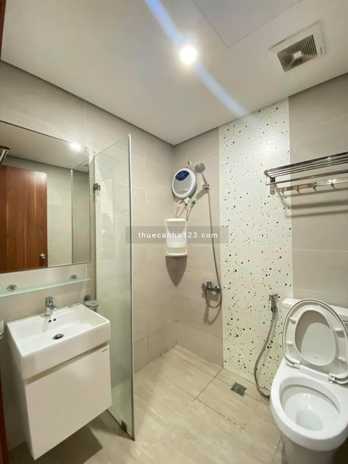 Carillon 5, Hoà Thạnh, Tân Phú: 76m2, 2PN, 2WC, NT mới, 13tr/tháng.