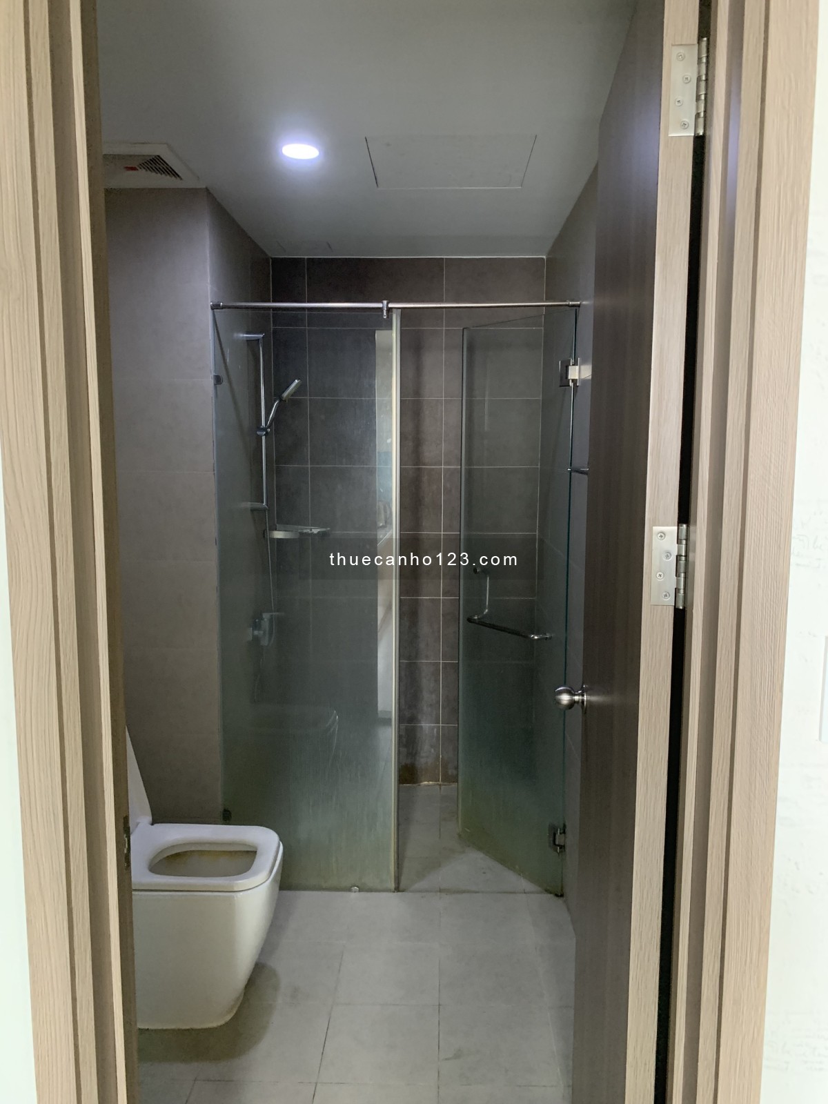 Chính chủ cần cho thuê căn hộ 1 PN, sang trọng, full nội thấp