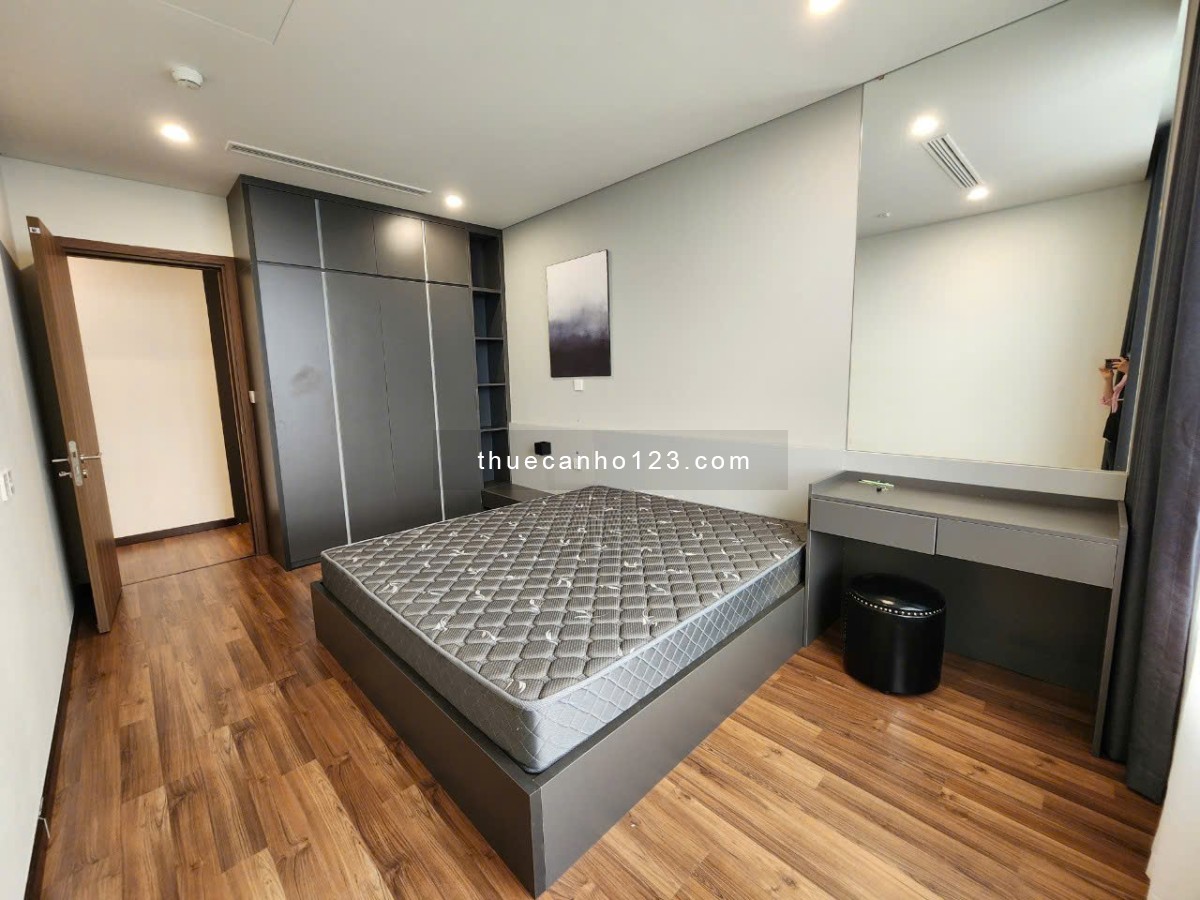 Cho thuê căn hộ Royal City siêu đẹp 131m2, 3 phòng ngủ full đồ giá 23 triệu/tháng