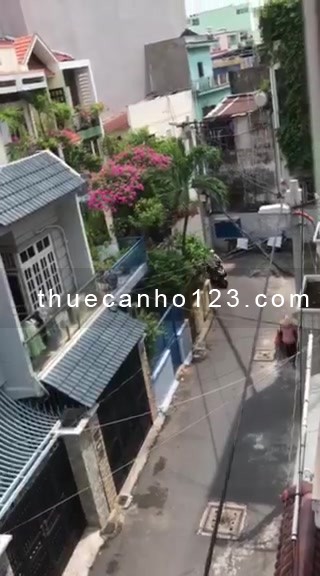 Căn hộ ban công 2 phòng ngủ, full nội thất, cạnh chợ HH Thám, Etwon