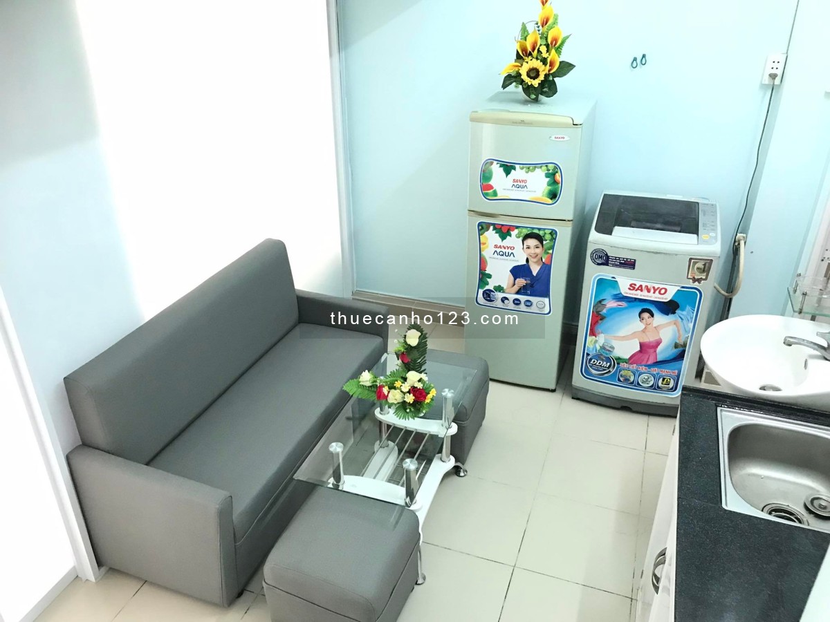 Căn hộ ban công 2 phòng ngủ, full nội thất, cạnh chợ HH Thám, Etwon