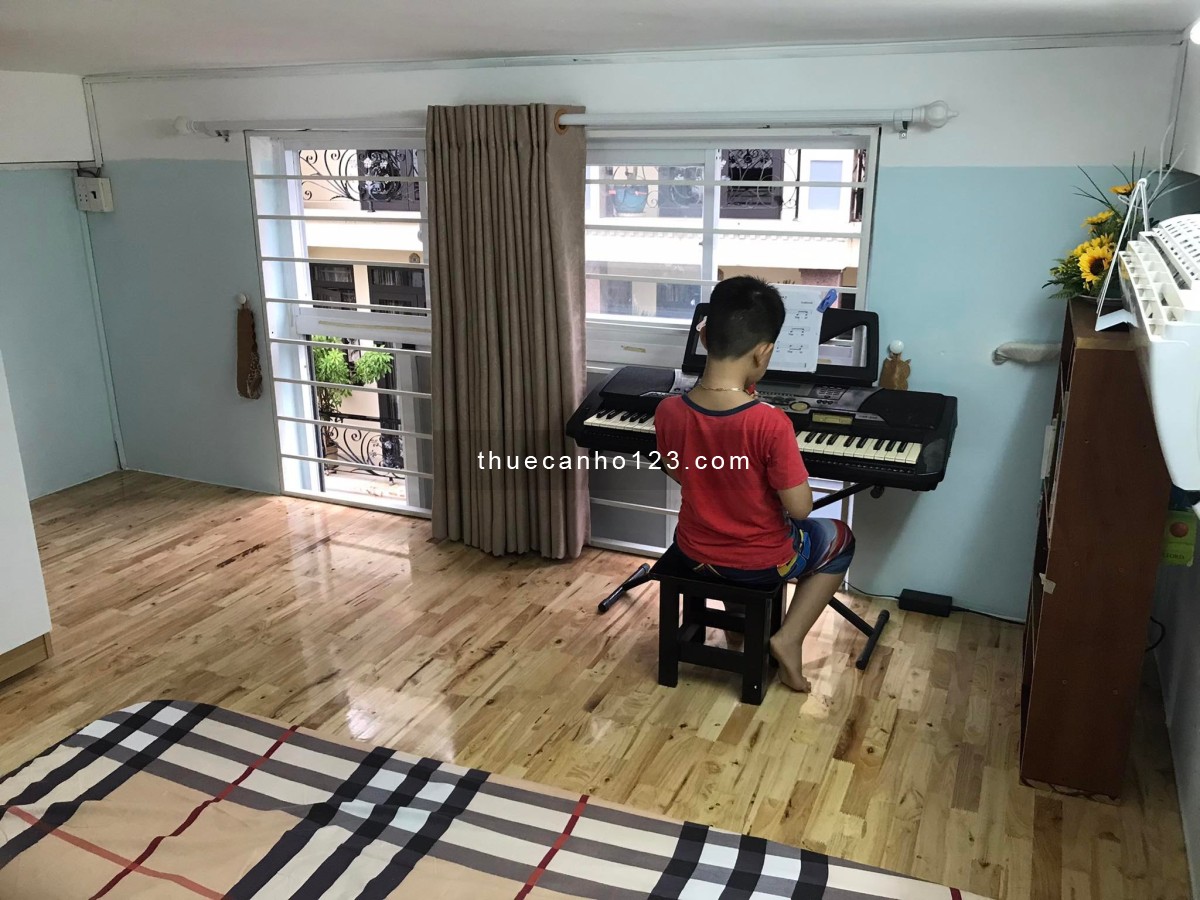 Căn hộ ban công 2 phòng ngủ, full nội thất, cạnh chợ HH Thám, Etwon