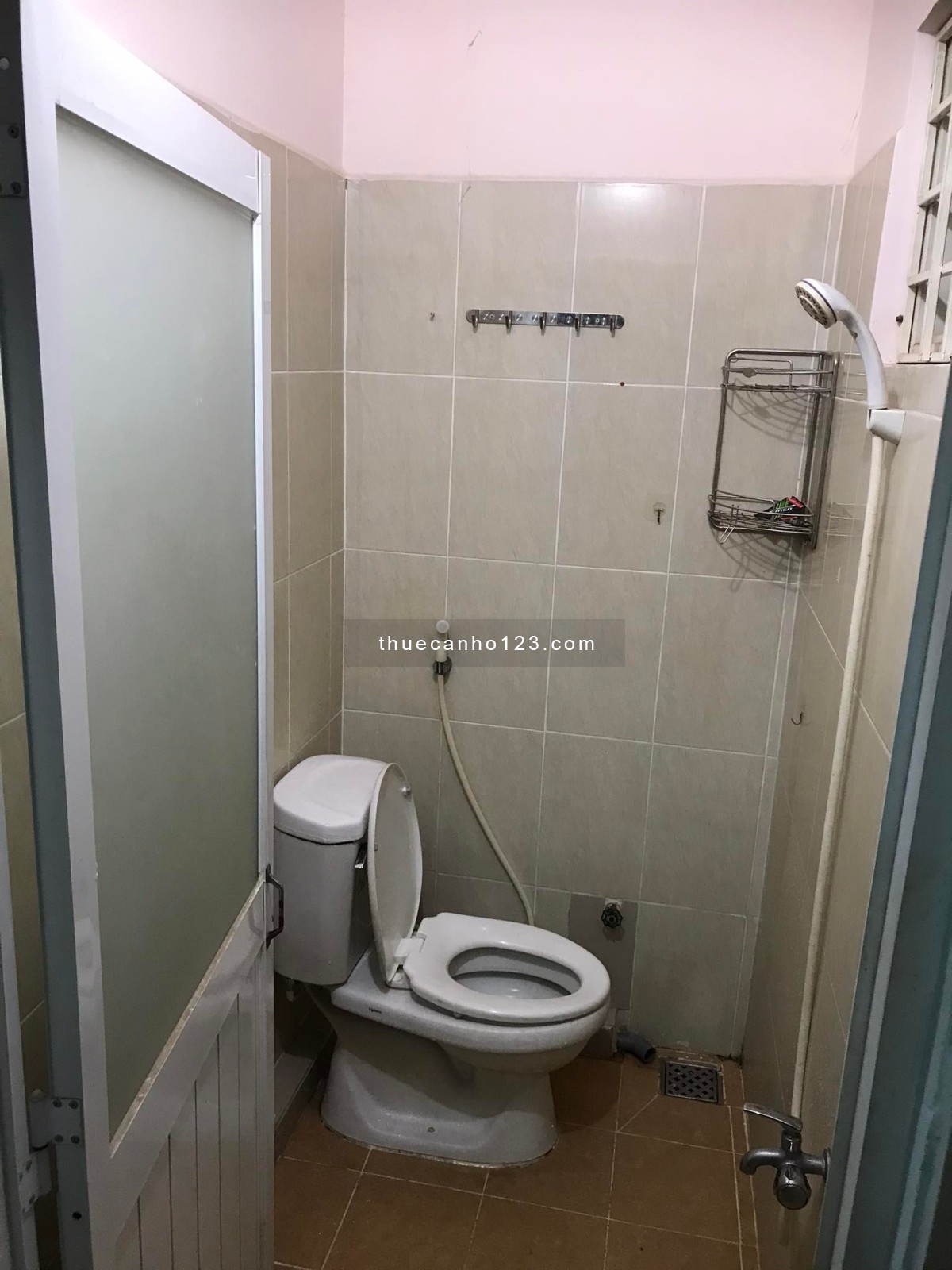 Căn hộ ban công 2 phòng ngủ, full nội thất, cạnh chợ HH Thám, Etwon