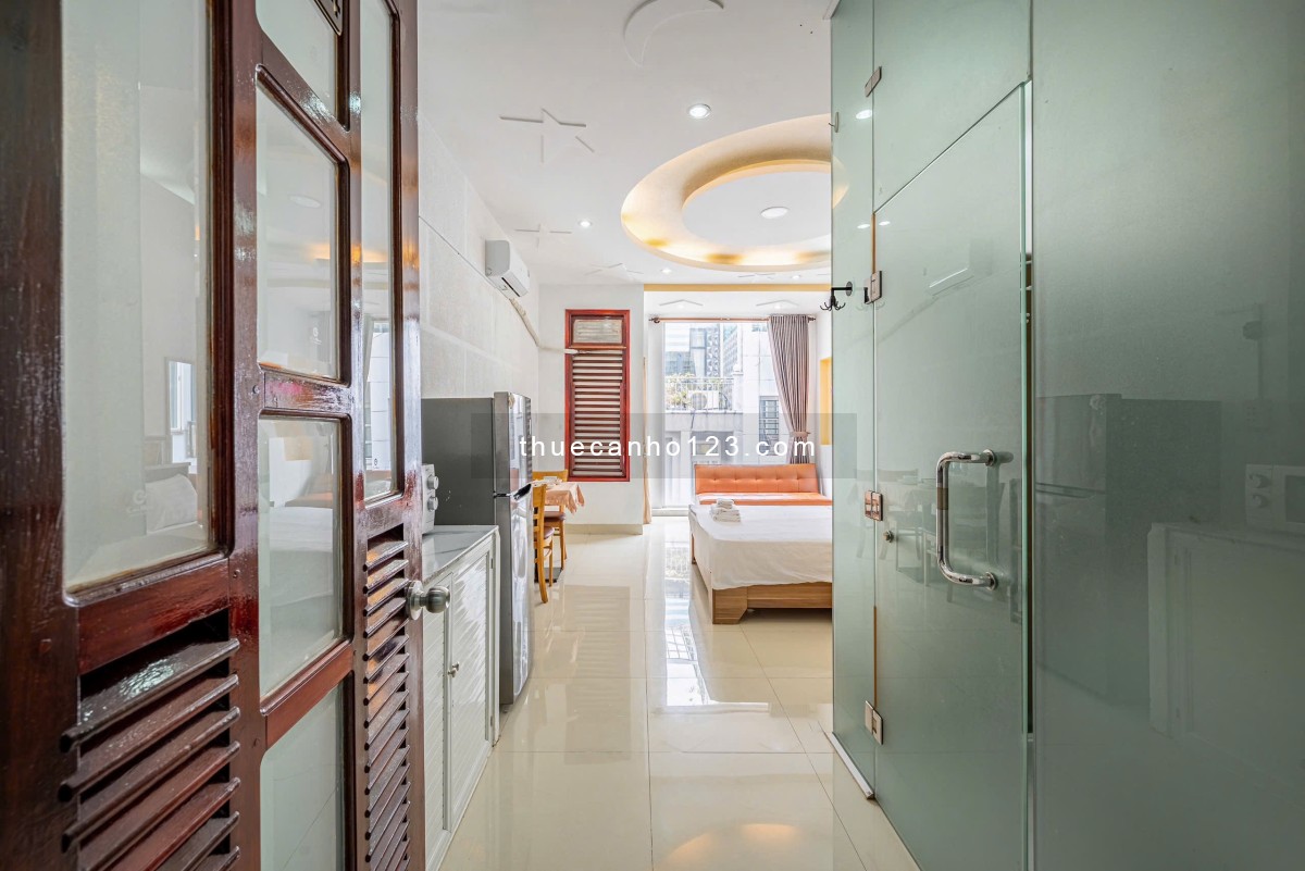 Cho thuê căn hộ tách bếp có ban công, Máy chiếu - Gần Bùi Viện, chợ Bến Thành Quận 1