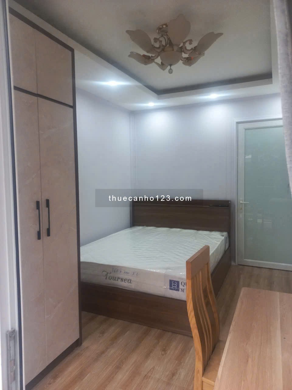 Cho thuê căn hộ sịn sò, gần Hồ Tây giá rẻ, ngõ 399 Âu Cơ - Tây Hồ - HN