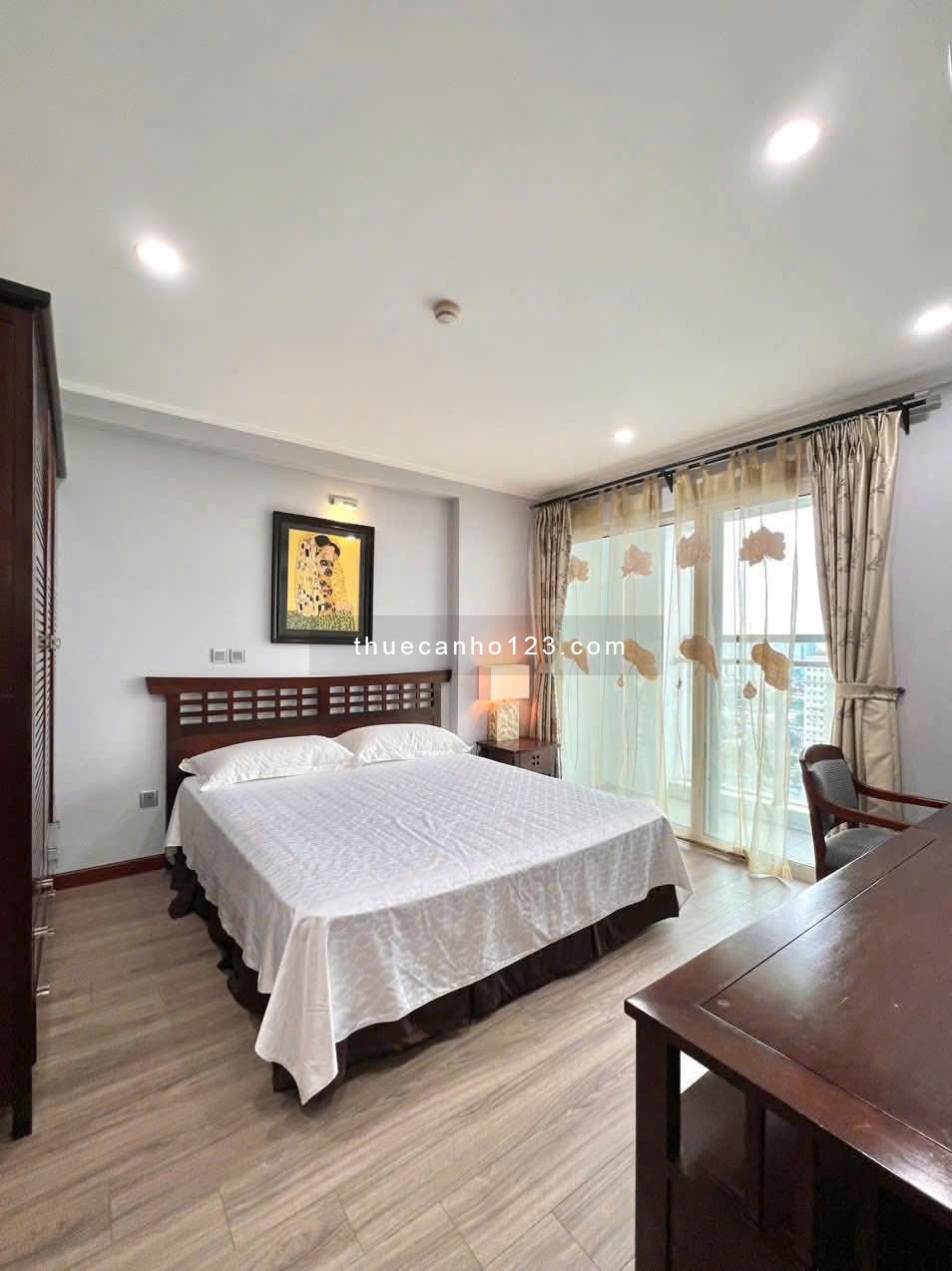 Cho thuê chung cư SANG TRỌNG giá hạt dẻ tòa L2 CIPUTRA Nam Thăng Long HN