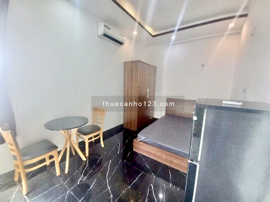 Khánh Hội , Q4 gần cầu Kênh Tẻ , đại học Nguyễn Tất Thành , Cao Đẳng Kỹ Thuật , Đại học Luật