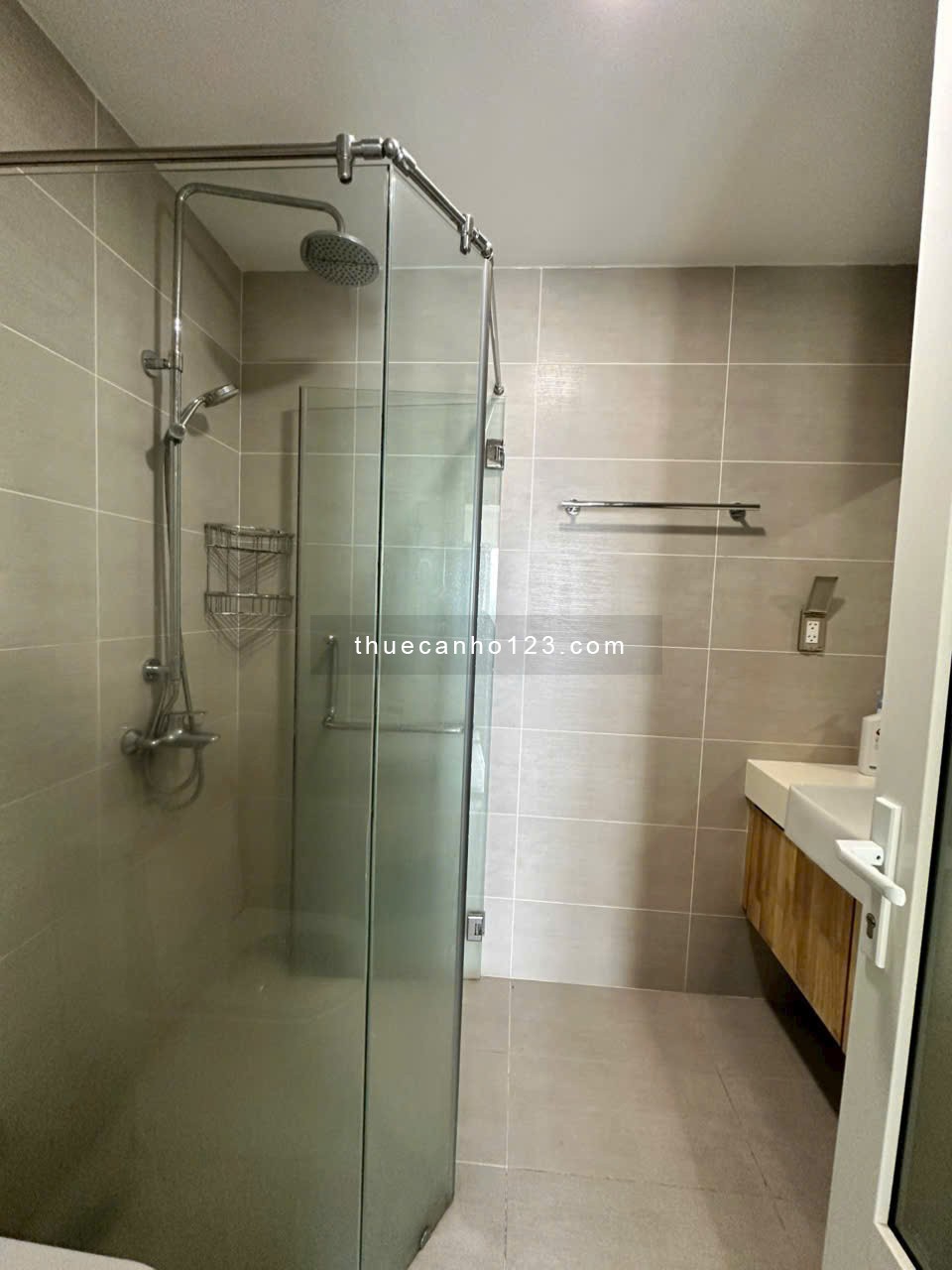 Chủ nhà cần cho thuê căn hộ Kingdom 101, DT: 80m2 - 2PN - Giá thuê: 22tr/tháng