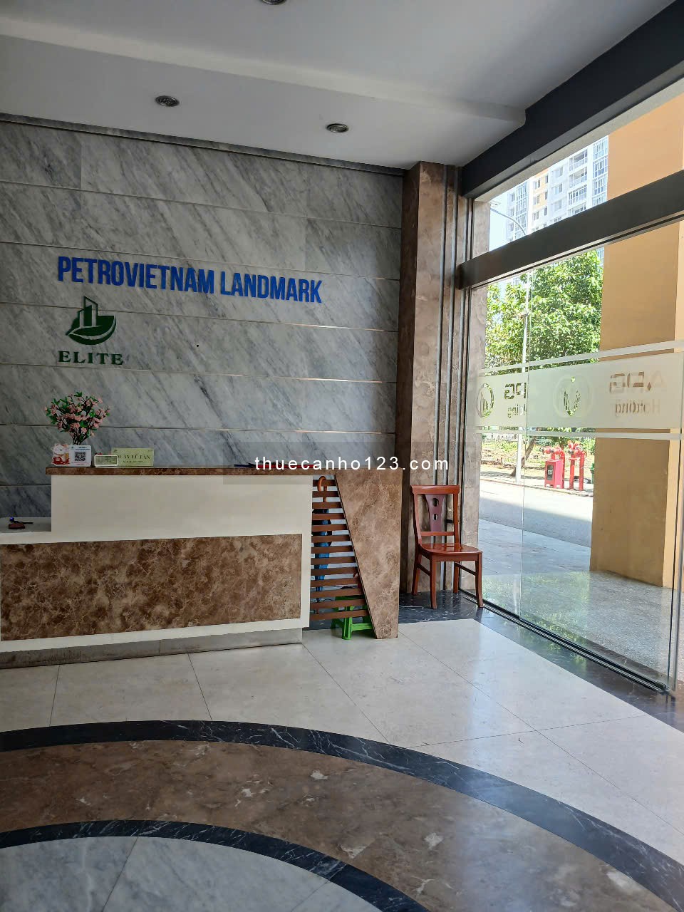 Cho thuê căn hộ Petro Landmark Quận 2, DT 101m2, 2 phòng ngủ, view mát thoáng. Giá 14tr/tháng.