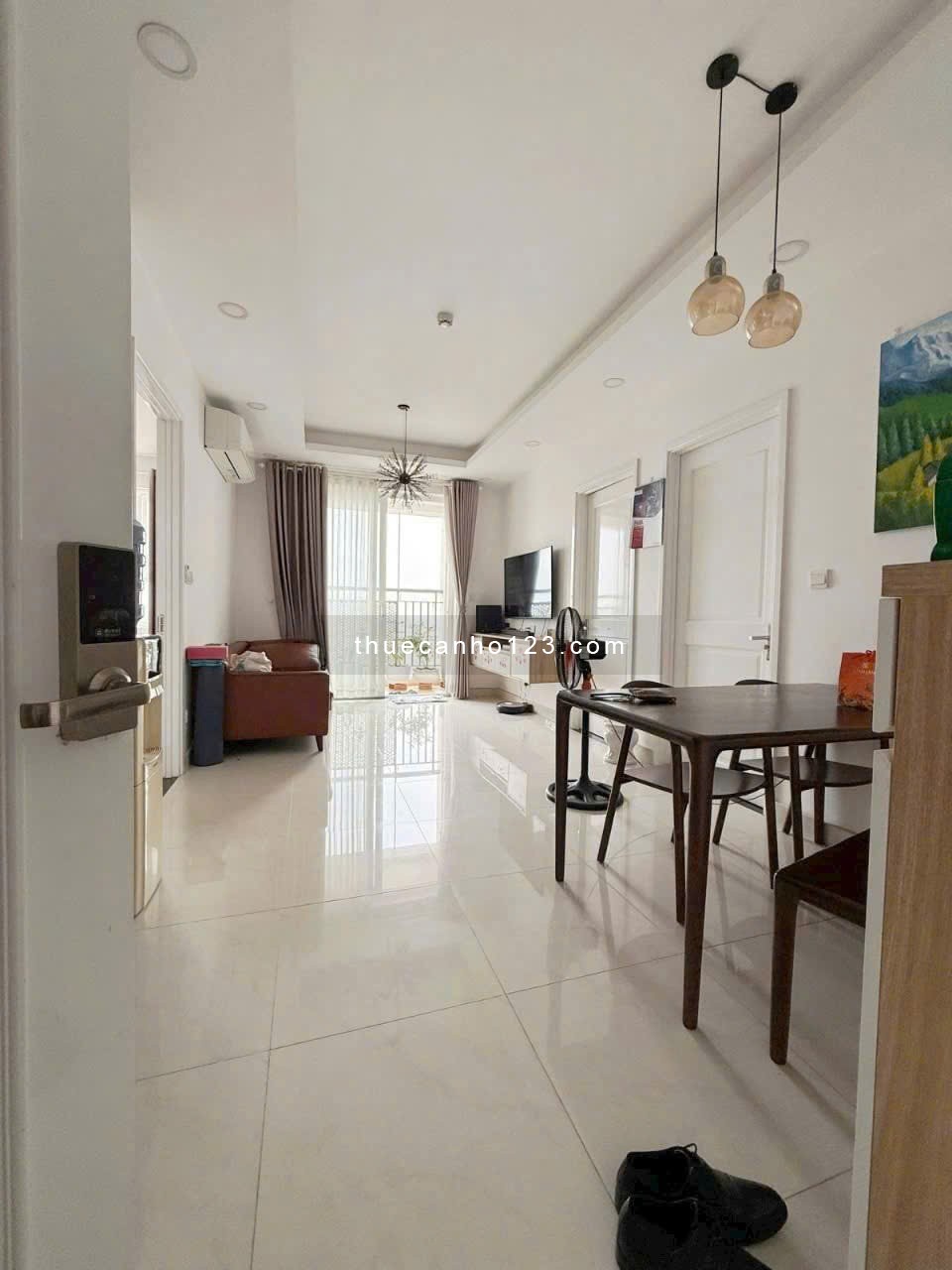 CC Newton, Trương Quốc Dung, PN: 2p ngủ, 2wc, nội thất cao cấp, 100m2, 22tr/th