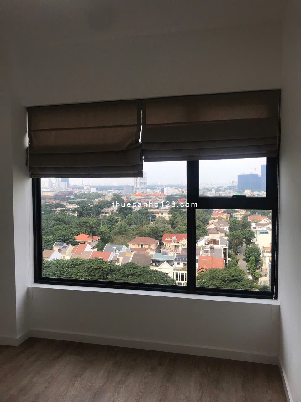 Cần cho thuê căn hộ Hưng Phúc, 78m2, 2PN, 2WC, nội thất cơ bản, view biệt thự, giá chỉ 16 triệu/táng