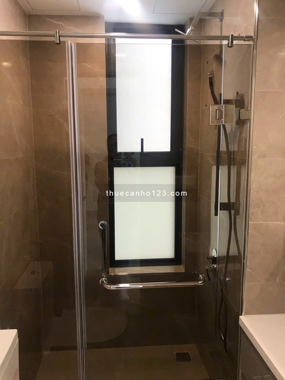 Cần cho thuê căn hộ Hưng Phúc, 78m2, 2PN, 2WC, nội thất cơ bản, view biệt thự, giá chỉ 16 triệu/táng