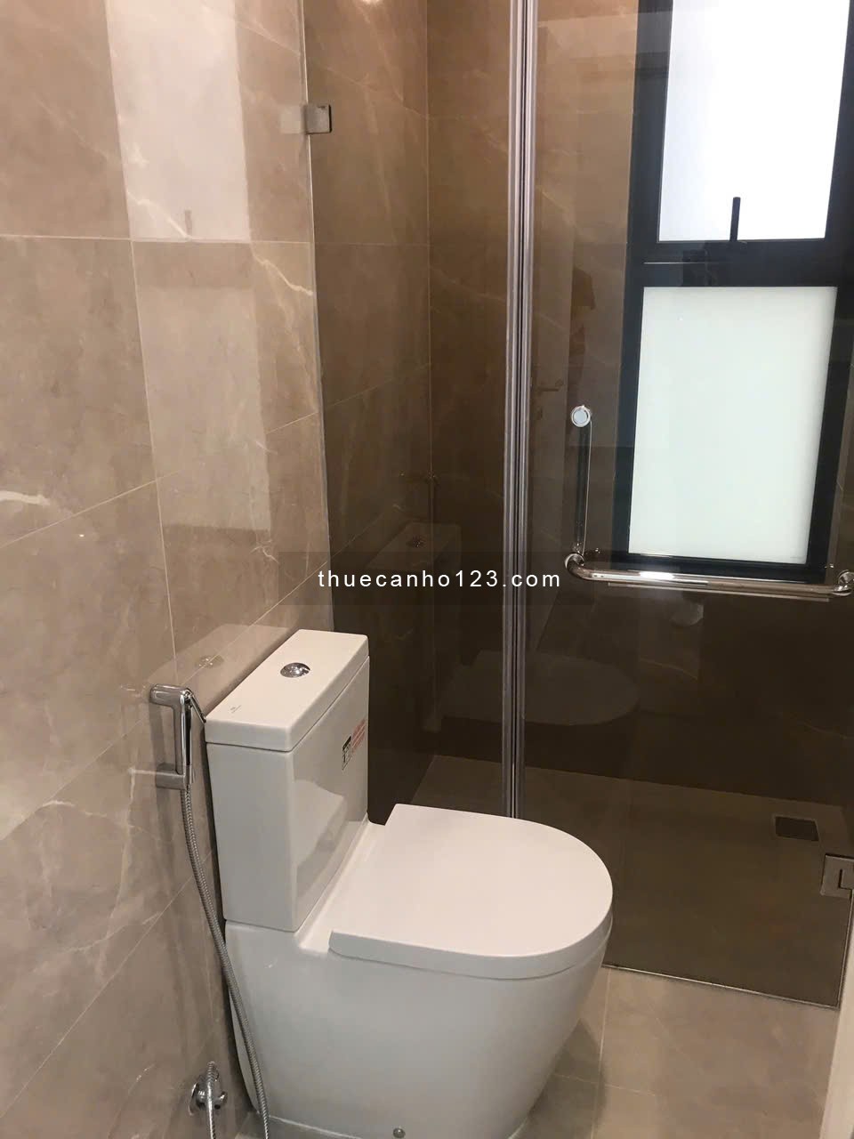 Cần cho thuê căn hộ Hưng Phúc, 78m2, 2PN, 2WC, nội thất cơ bản, view biệt thự, giá chỉ 16 triệu/táng