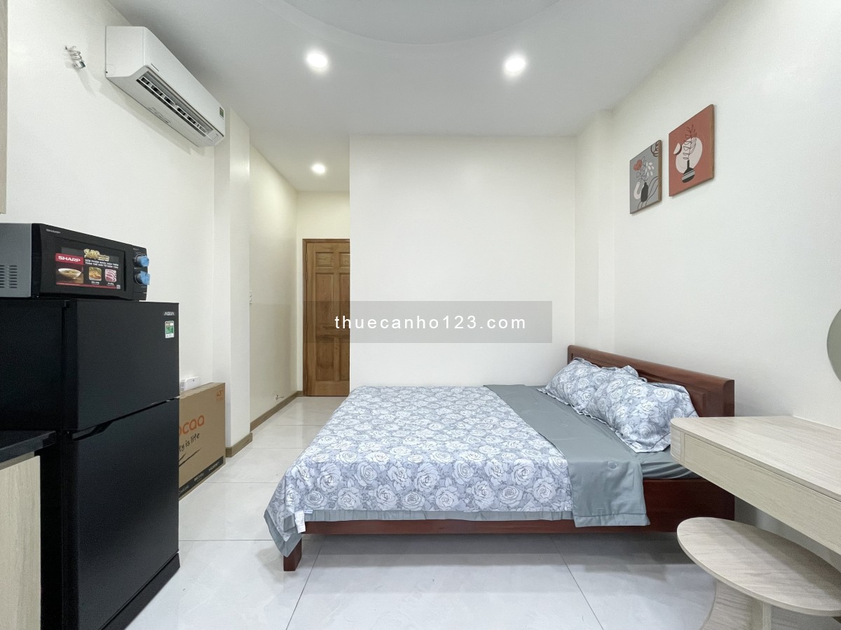 Cho thuê căn hộ cửa sổ trời, full nội thất, có thang máy. Gần Terra Royal, nhà thờ Tân Định, UEH