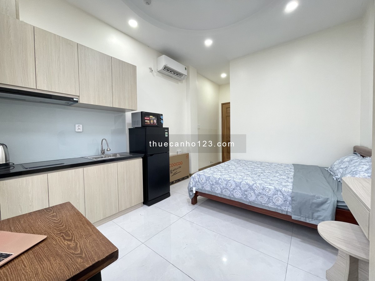 Cho thuê căn hộ cửa sổ trời, full nội thất, có thang máy. Gần Terra Royal, nhà thờ Tân Định, UEH