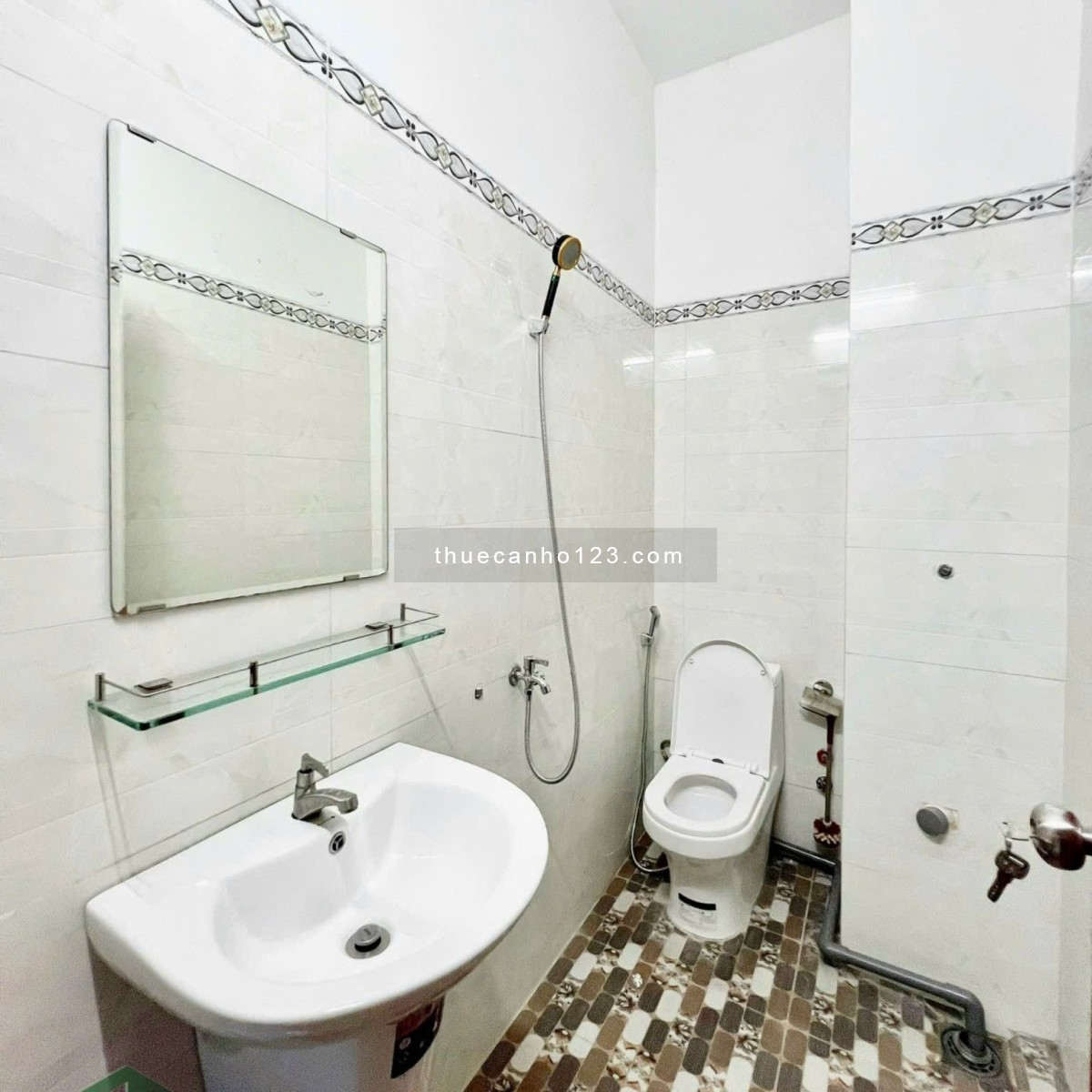 Giá Tốt !!!! CHDV Mới Cong Gần Sân Bay Tân Sơn Nhất!!!! 45m2 1 PN Bạch Đằng Q.Tân Bình