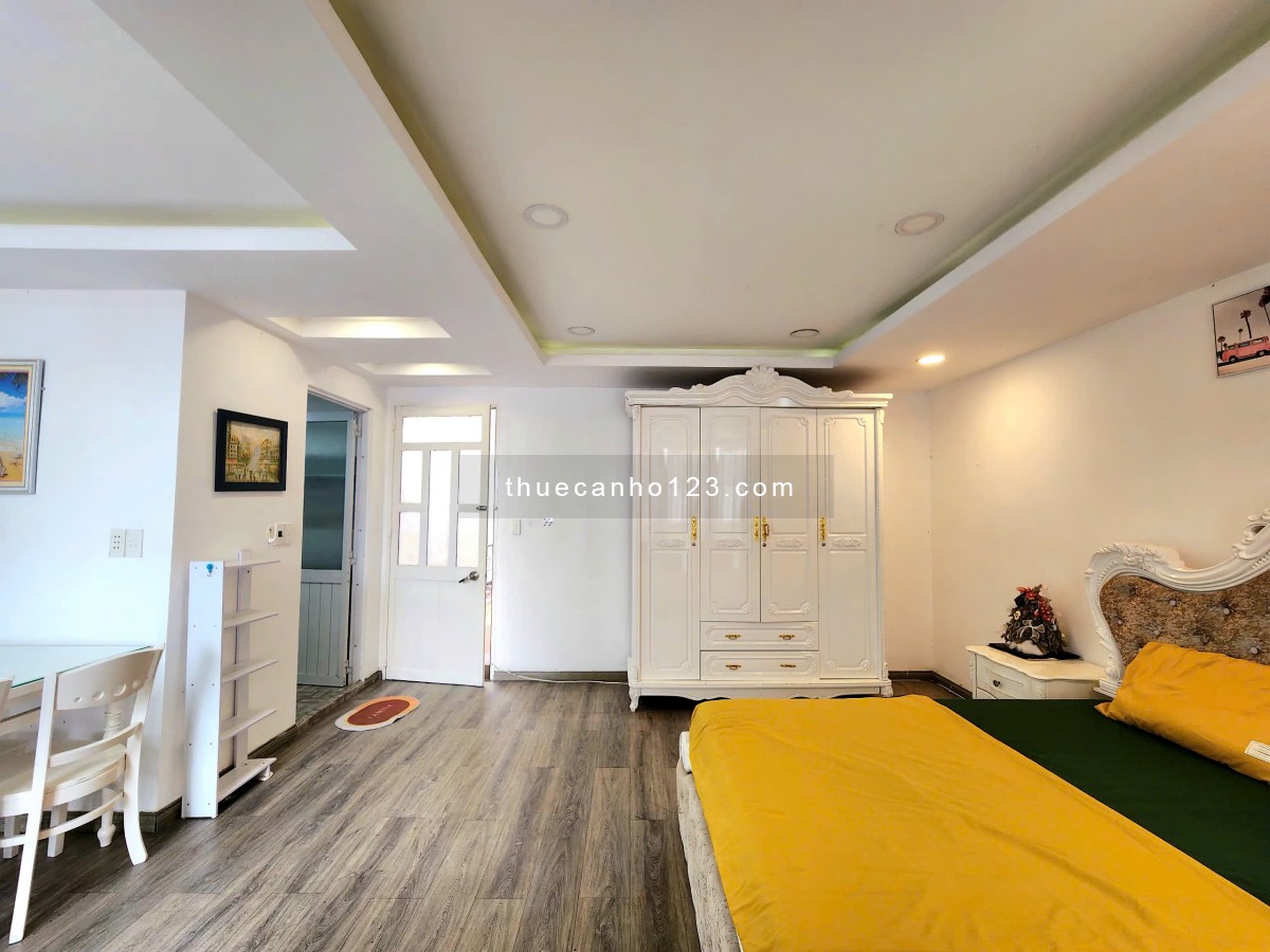Penthouse trung tâm 45m2 balcony trồng cây, bồn tắm lớn, gần Chợ Thị Nghè, Cầu Bason, Thảo Cầm Viên