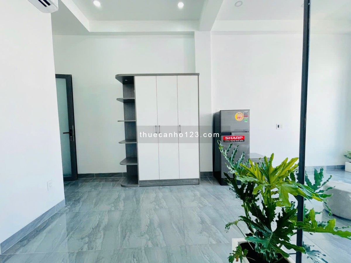 Cho thuê căn hộ 1 phòng ngủ, full nội thất, có ban công, máy giặt riêng – Ngay Cầu Đỏ – Hẻm ô tô