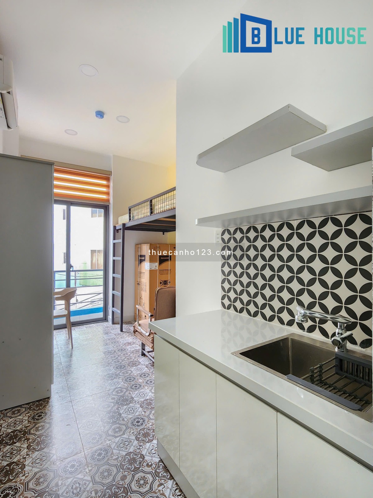 Căn hộ ban công/cửa sổ trời ngay bờ kè Hoàng Sa quận 3, full nội thất cao cấp