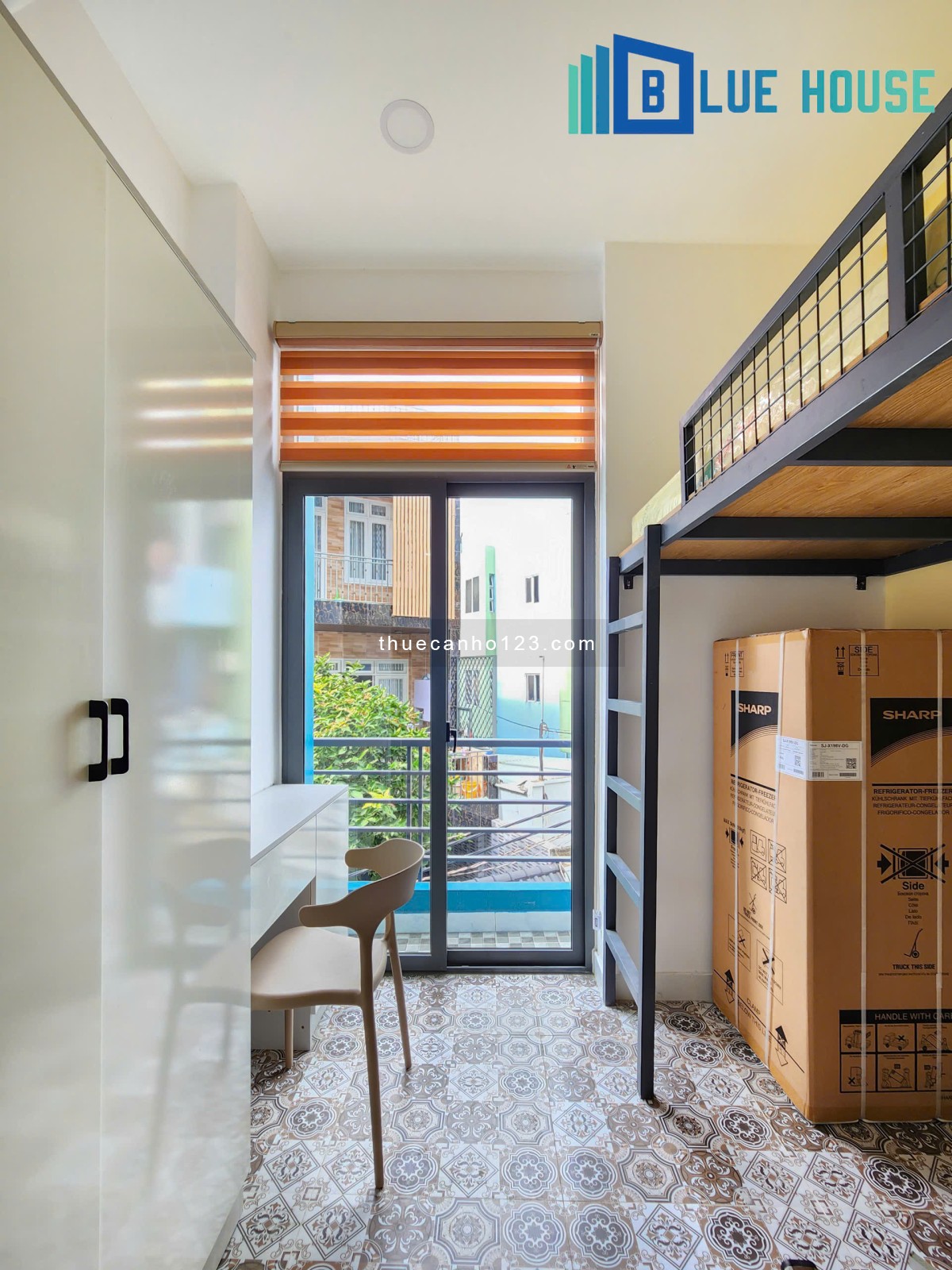 Căn hộ ban công/cửa sổ trời ngay bờ kè Hoàng Sa quận 3, full nội thất cao cấp