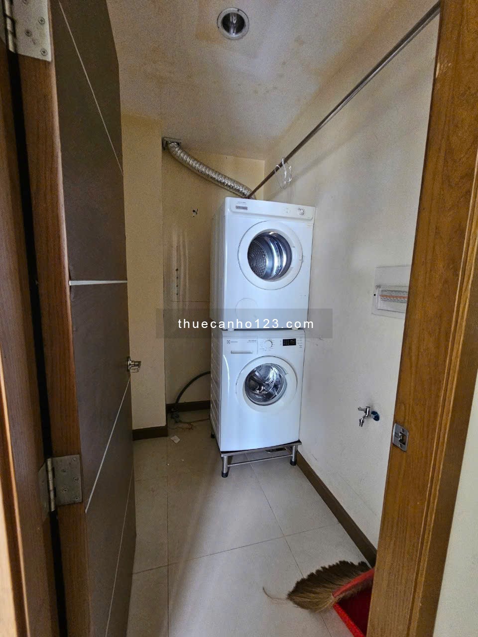 Cho thuê căn hộ Sài Gòn Airport Plaza 2PN2WC - 95m2 giá 18tr/th full tiện ích, ở ngay. LH 0932192028