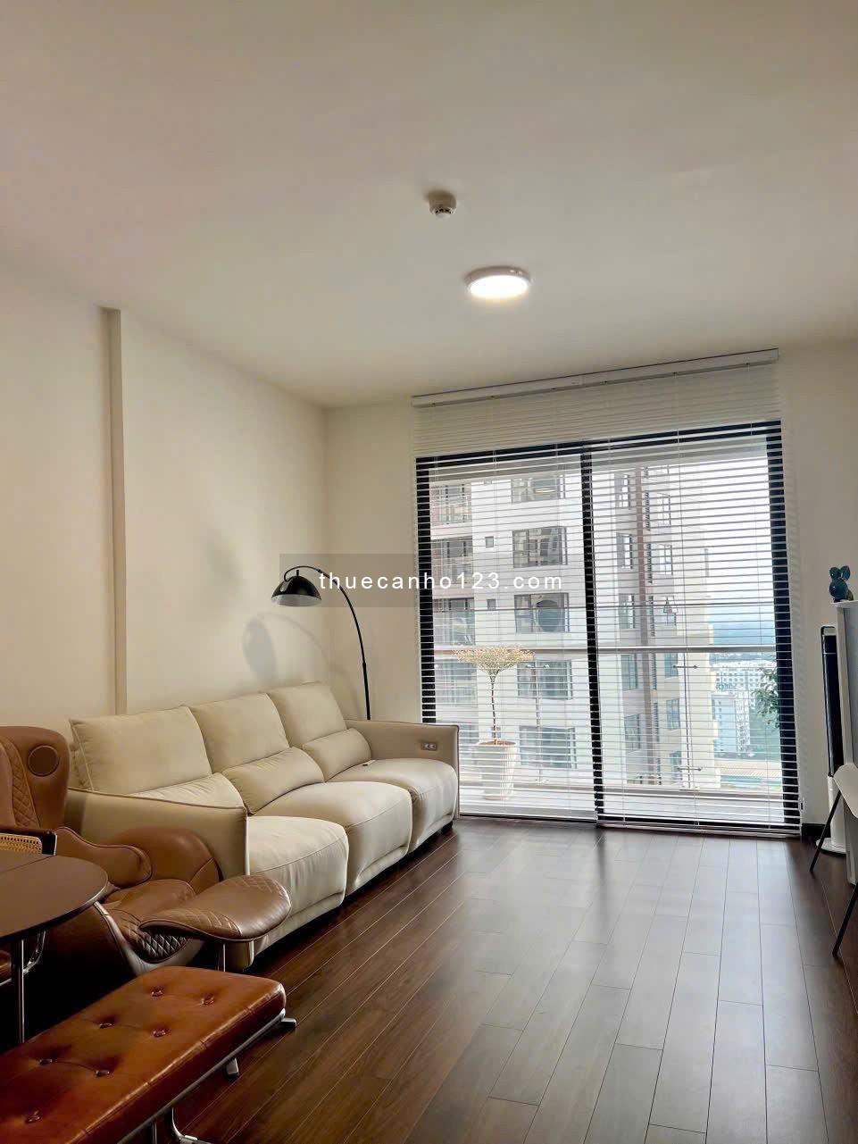 Chung cư CC Sky Center, Phổ Quang, TB: 2p ngủ rộng, 100m2, full nội thất 17tr/th