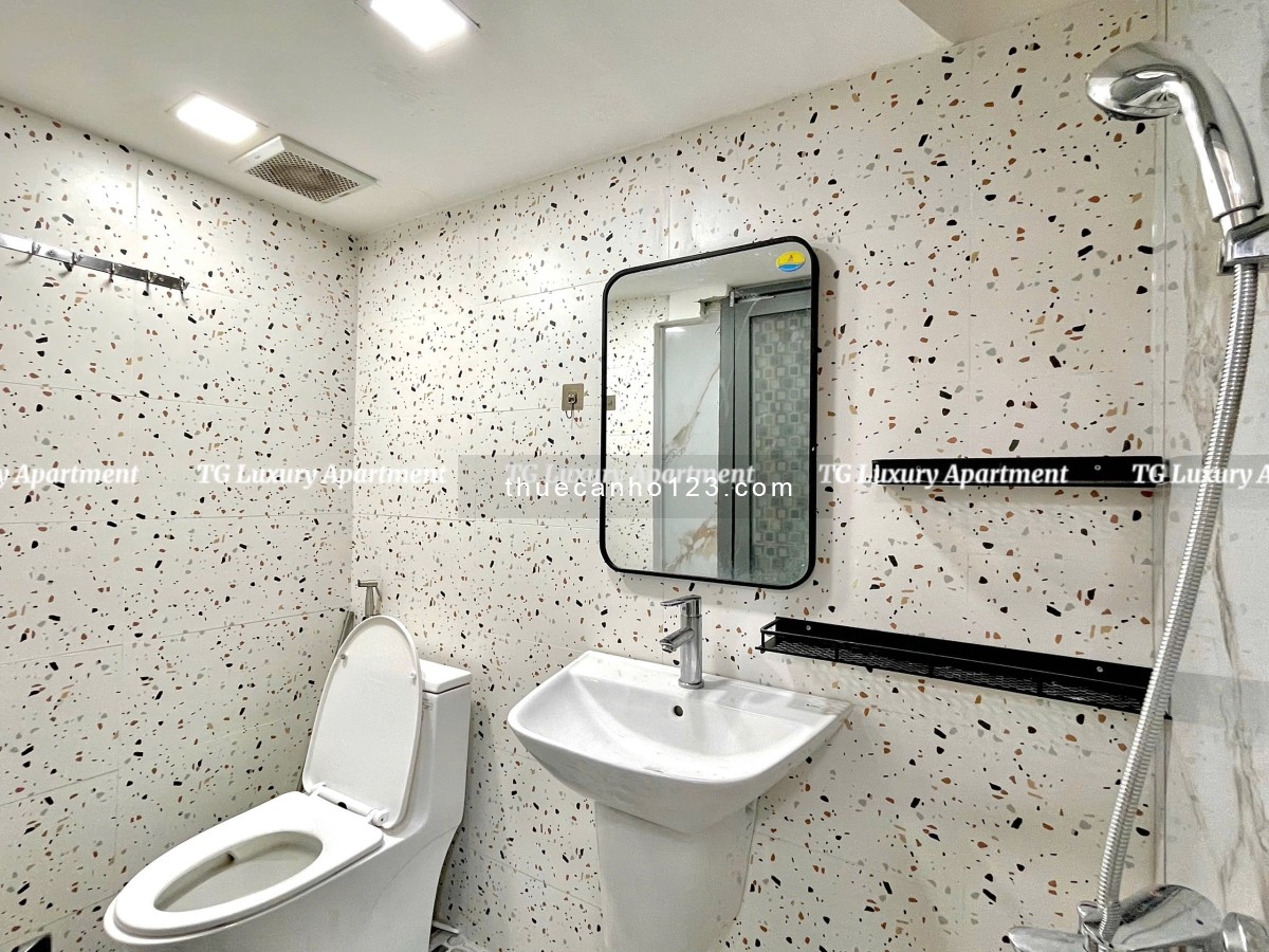 Căn Hộ Ban công, Full Nội Thất, Gần Đại Học UEF, HuTech, Hồng Bàng, Sát Vòng Xoay Đakao Quận 1