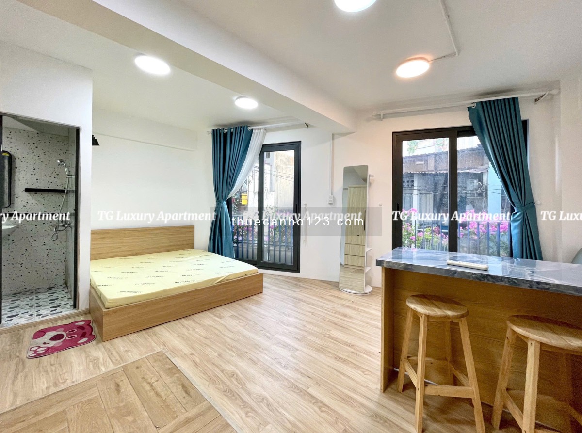 Căn Hộ Ban công, Full Nội Thất, Gần Đại Học UEF, HuTech, Hồng Bàng, Sát Vòng Xoay Đakao Quận 1