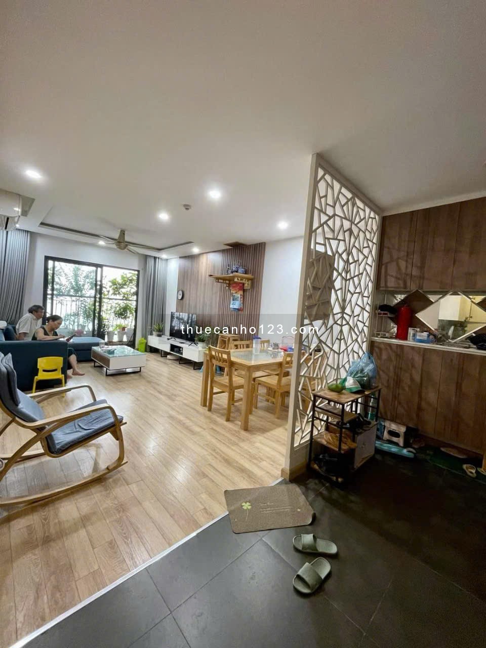 Cho thuê căn 3 ngủ đồ cơ bản chung cư Eco Lake View 32 Đại Từ Hoàng Mai Hà Nội