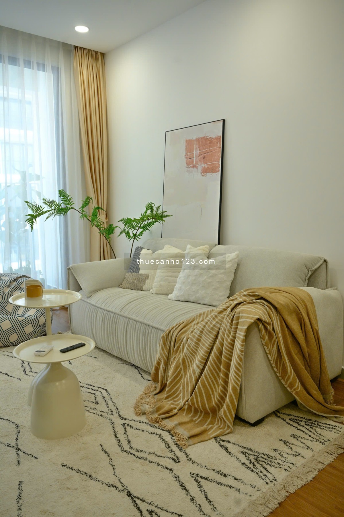 Cho thuê căn 2PN 70m2 MT Eastmast, có nội thất cơ bản giá chỉ 6,5 tr 0776.516.239 gặp Khoa